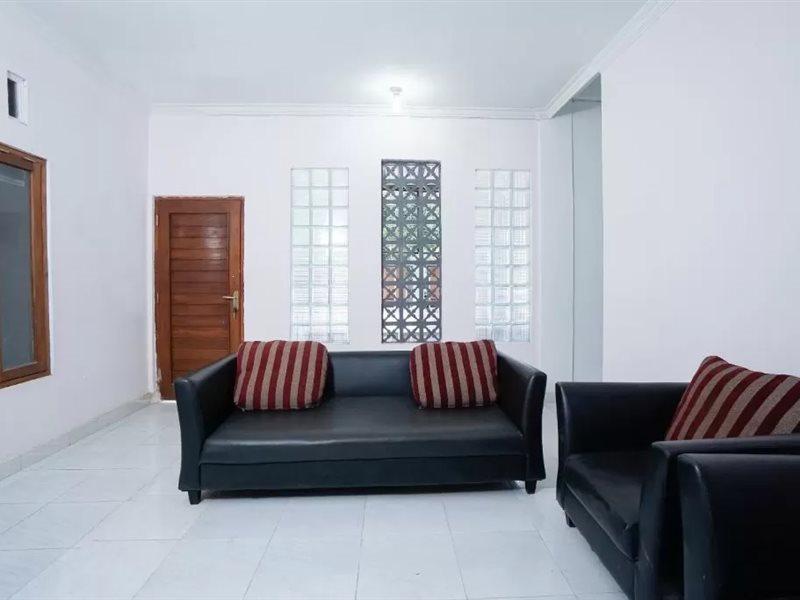 Reddoorz Syariah At Falisha Umy Ngabean Exterior foto